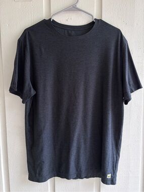Vuori Men's Short Sleeve Crew T-Shirt in Charcoal Gray